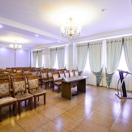 Akbulak Hotel Astana Bagian luar foto