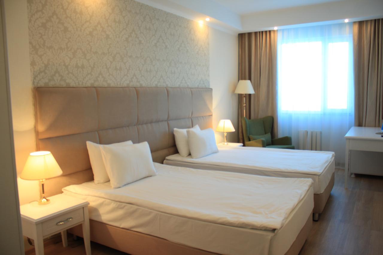 Akbulak Hotel Astana Bagian luar foto