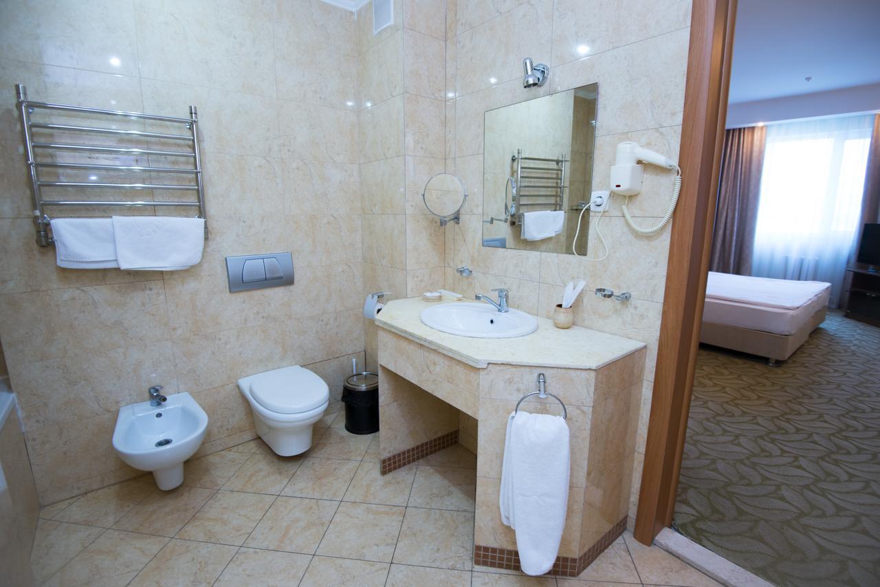 Akbulak Hotel Astana Bagian luar foto