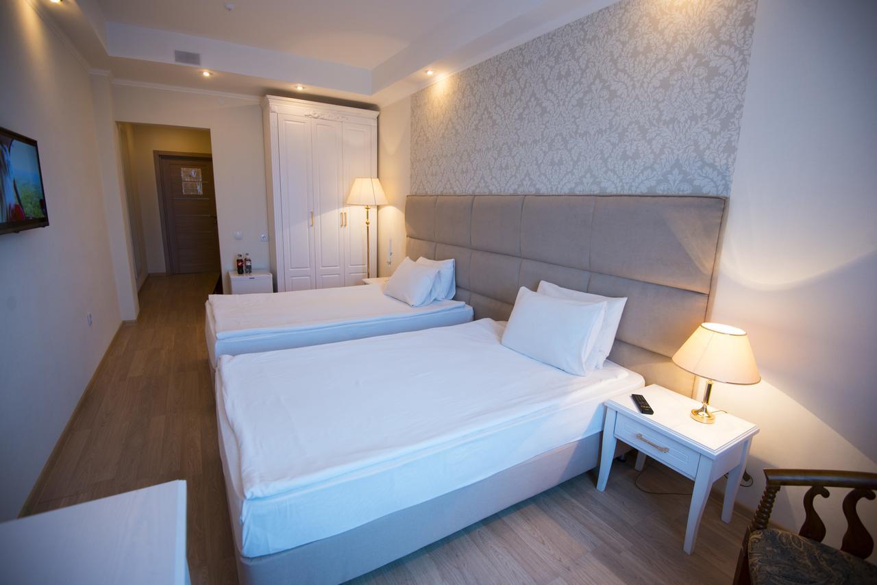 Akbulak Hotel Astana Bagian luar foto