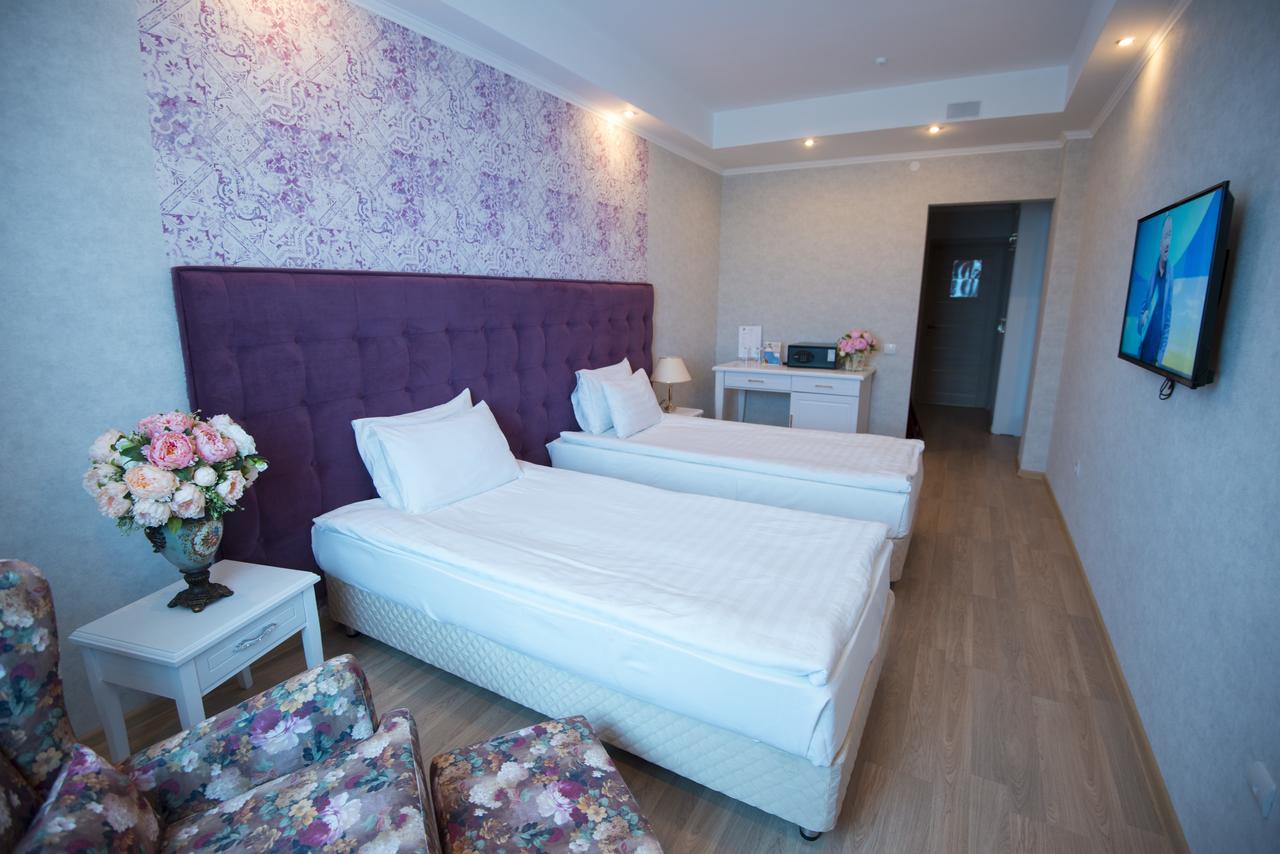 Akbulak Hotel Astana Bagian luar foto