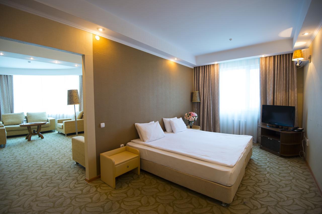 Akbulak Hotel Astana Bagian luar foto