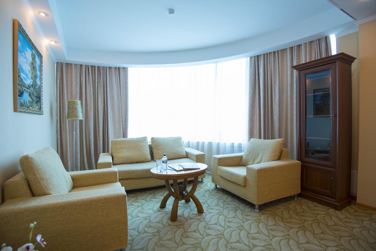 Akbulak Hotel Astana Bagian luar foto