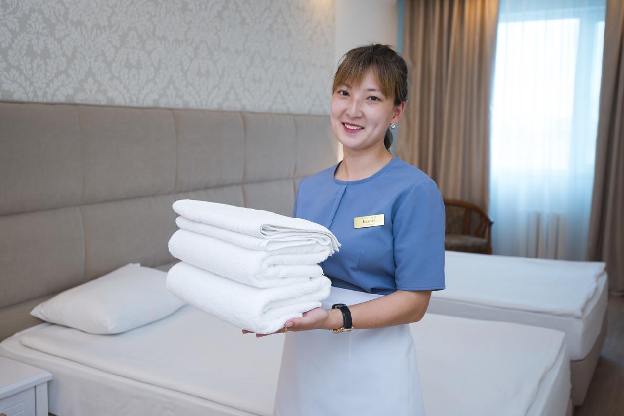 Akbulak Hotel Astana Bagian luar foto
